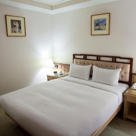 Hara Zuru Hotel Taoyuan Bagian luar foto