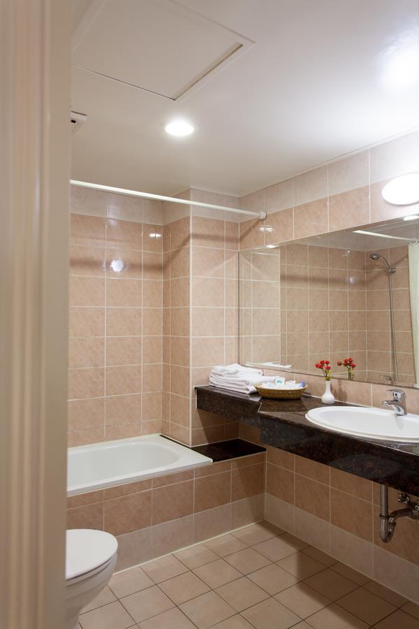 Hara Zuru Hotel Taoyuan Bagian luar foto
