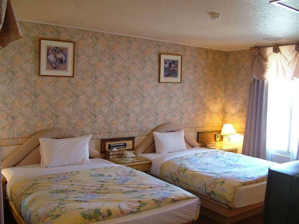 Hara Zuru Hotel Taoyuan Bagian luar foto