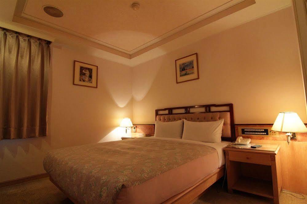 Hara Zuru Hotel Taoyuan Bagian luar foto