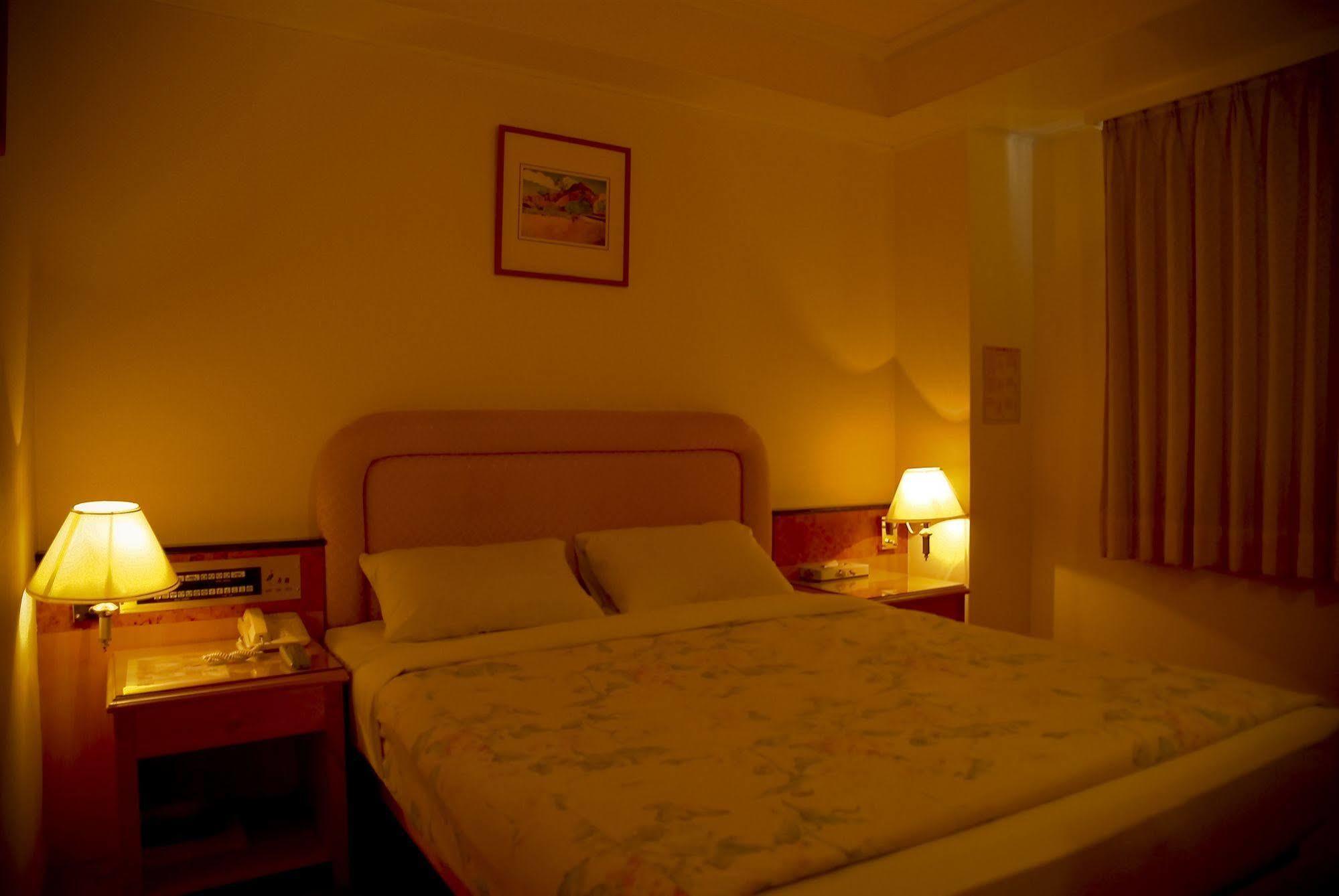 Hara Zuru Hotel Taoyuan Bagian luar foto