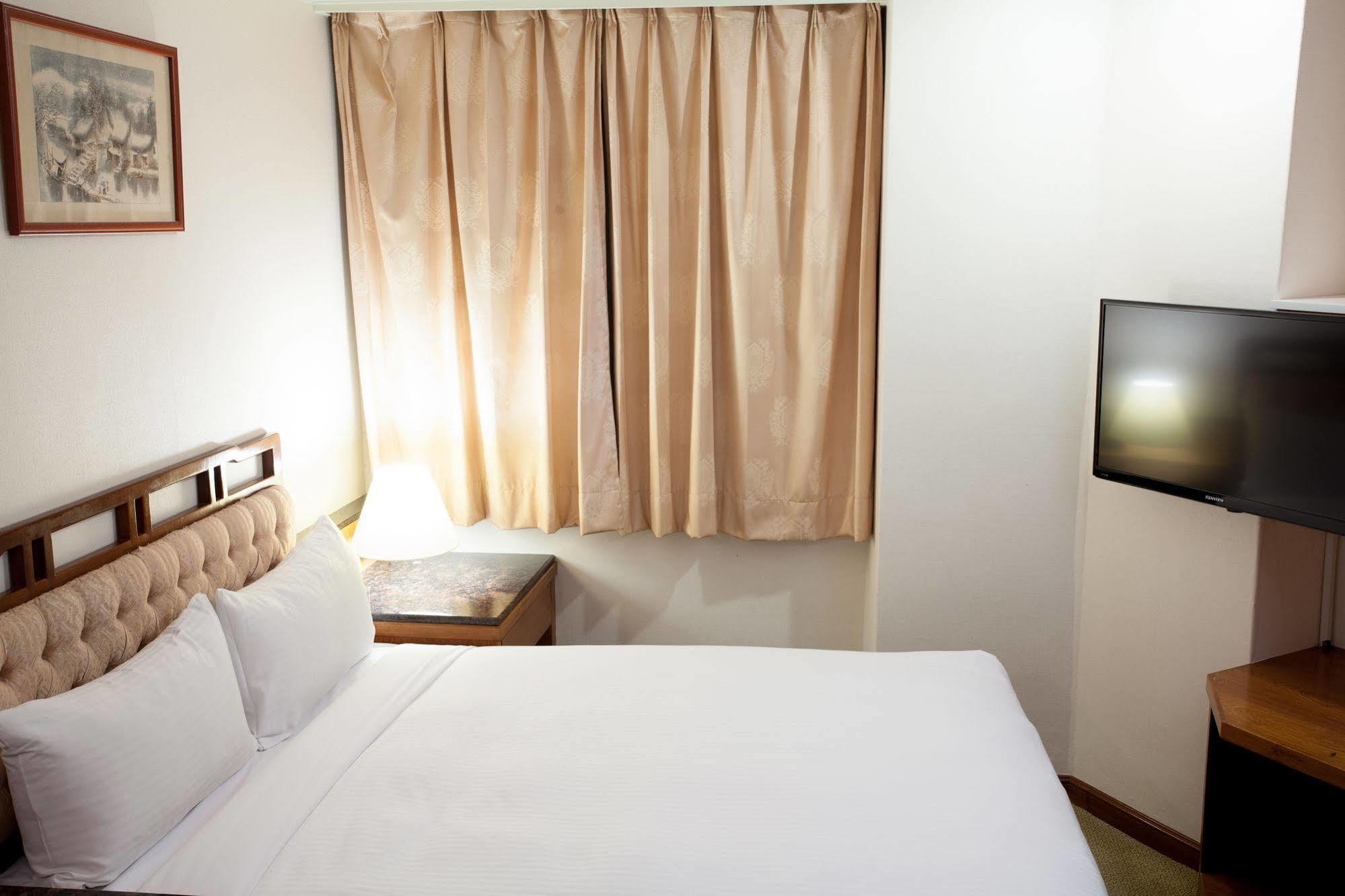 Hara Zuru Hotel Taoyuan Bagian luar foto