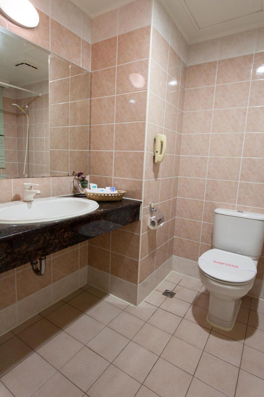 Hara Zuru Hotel Taoyuan Bagian luar foto