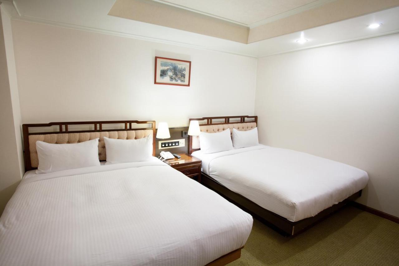 Hara Zuru Hotel Taoyuan Bagian luar foto