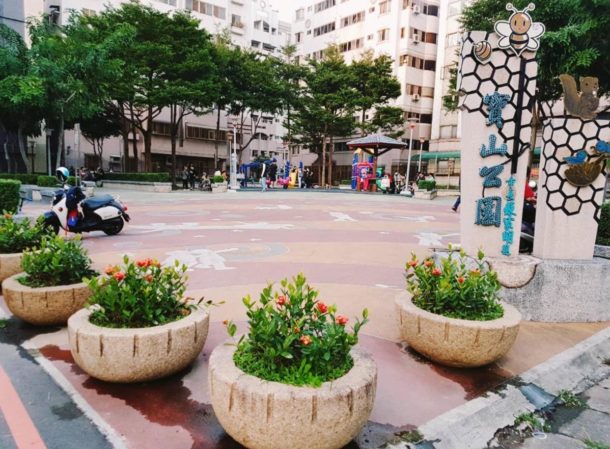 Hara Zuru Hotel Taoyuan Bagian luar foto